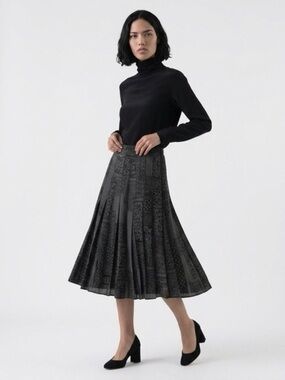 Black Printed Pleated Skater Skirt